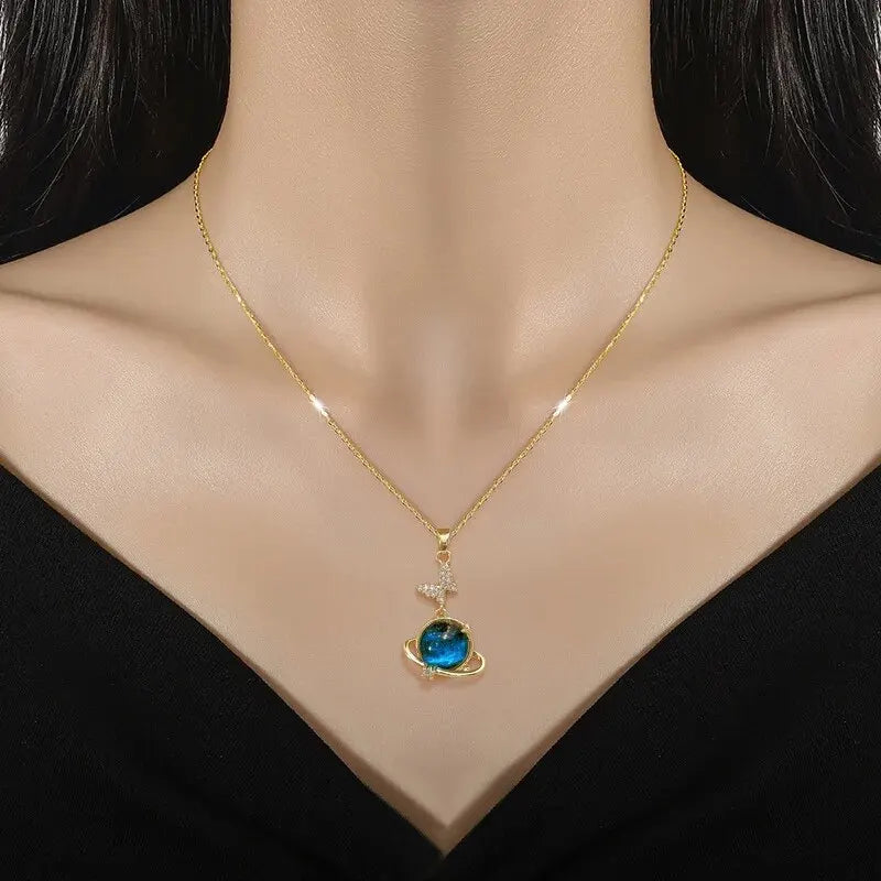 Collier "COSMOS" Astronaute Lune et Planète