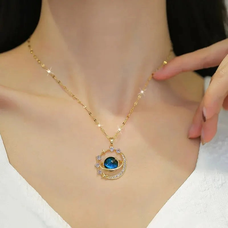Collier "COSMOS" Astronaute Lune et Planète