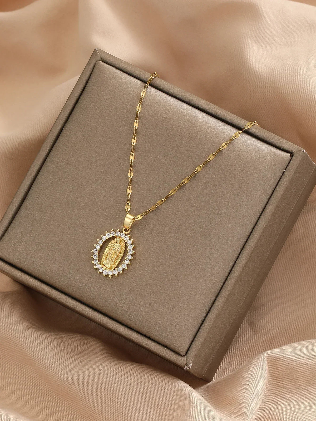 Collier "GRACE" Médaille Vierge Marie