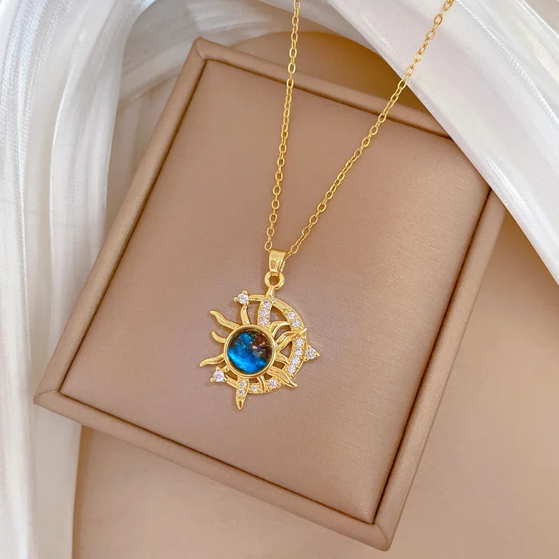 Collier "COSMOS" Astronaute Lune et Planète