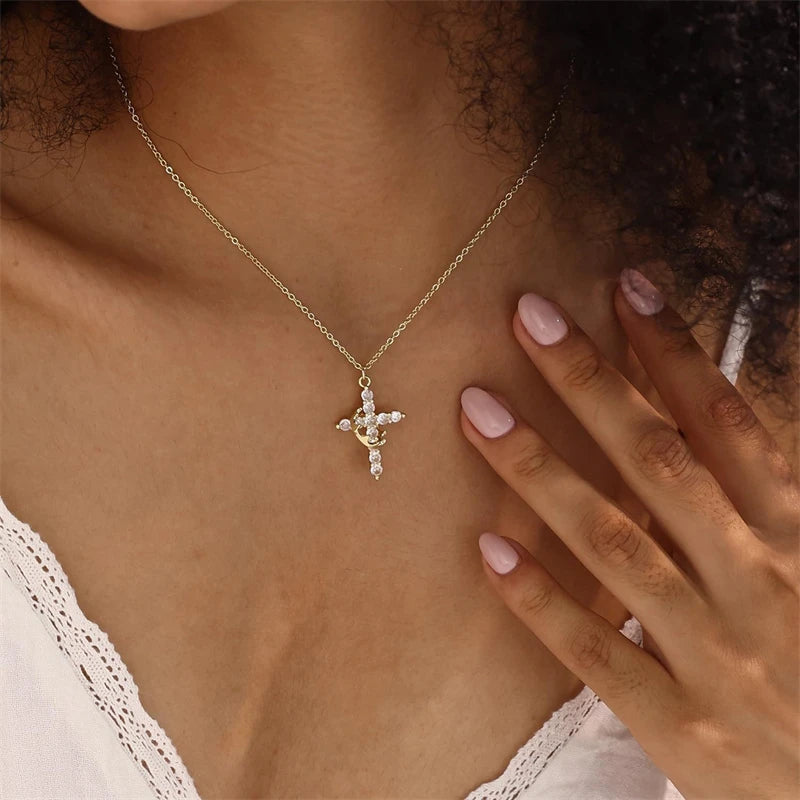 Collier "REGINA" Croix Couronne Pivotante