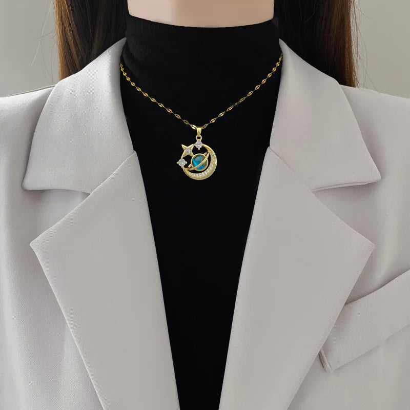 Collier "COSMOS" Astronaute Lune et Planète
